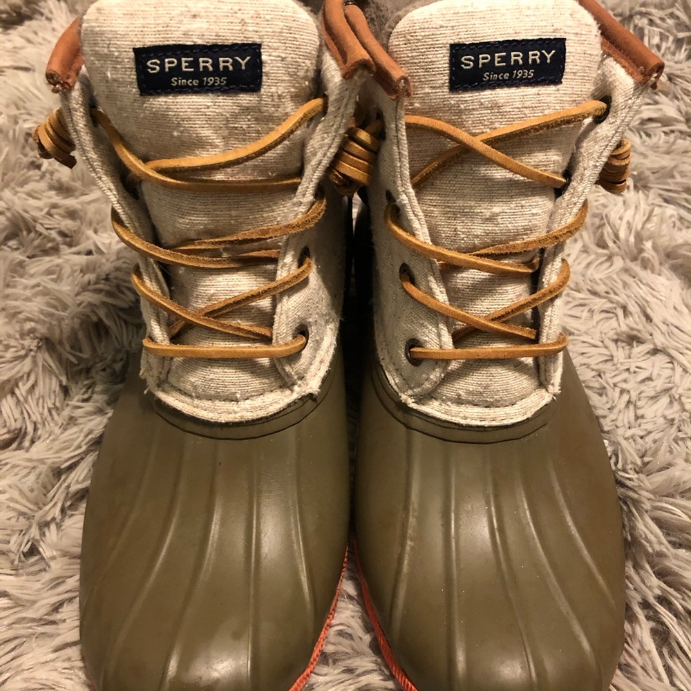 Sperry Women’s Saltwater Duck Boots, size 9